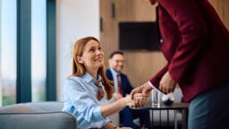 ”Moni tullut huijatuksi” – asiantuntija paljasti työpaikkailmoitusten varoitusmerkit