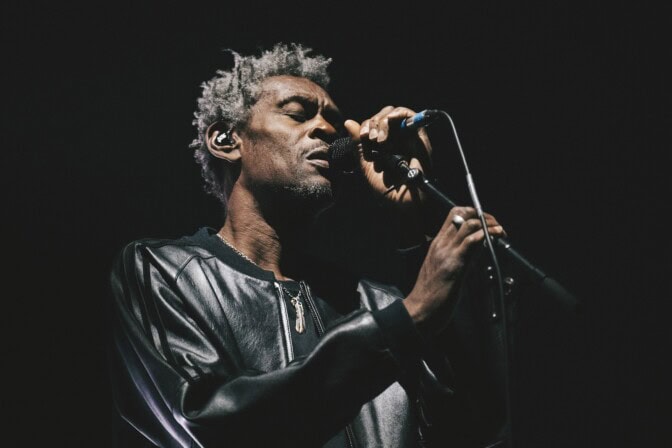 Massive Attack Helsingissä: pakahduttava audiovisuaalinen matka ihmiskunnan mielettömyyteen