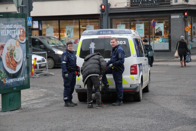 Ei jäänyt yhteen rikosilmoitukseen: poliisi tutkii useita pahoinpitelyjä Tampereen vappumielenosoituksista