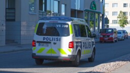 ”Kouluun on turvallista mennä huomenna” – useampaan kouluun kohdistui tänään koulu-uhkaus