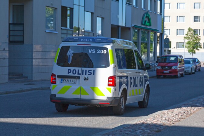 ”Kouluun on turvallista mennä huomenna” – useampaan kouluun kohdistui tänään koulu-uhkaus