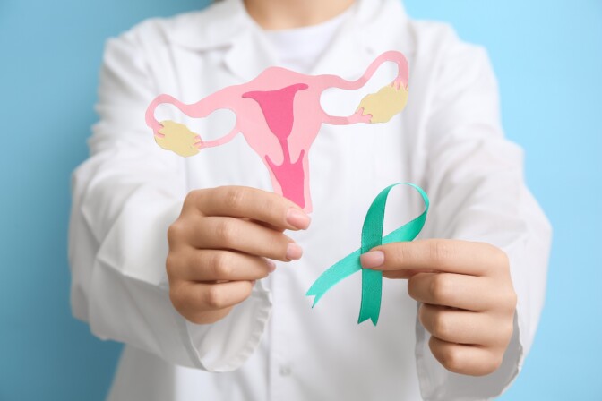 Salakavala munasarjasyöpä aiheuttaa puolet gynekologisista syöpäkuolemista – tunnistatko oireet?