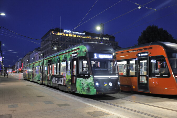 IL: Naisen epäillään tönäisseen iäkkään miehen raitiovaunun eteen