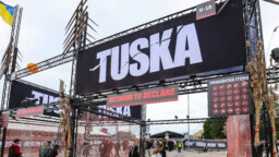 ”Tuska on oikeille metallipäille, ei feikeille” – Ina Mikkola kävi Tuskassa ja somella oli asiasta sanomista
