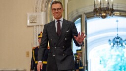 Istuva presidentti Stubb julkaisi kuvan kesäpaikan ”istuntohuoneesta” – some villiintyi