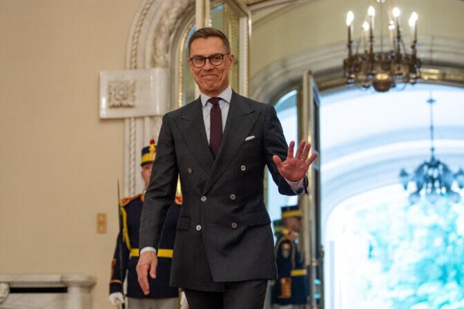 Istuva presidentti Stubb julkaisi kuvan kesäpaikan ”istuntohuoneesta” – some villiintyi
