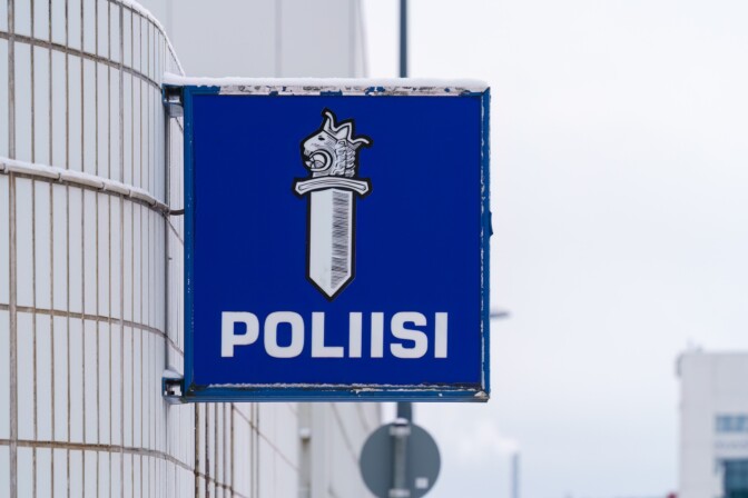 Opettajaa lyötiin ja potkittiin päähän koulun välitunnilla – oppilas ei joudu syytteeseen