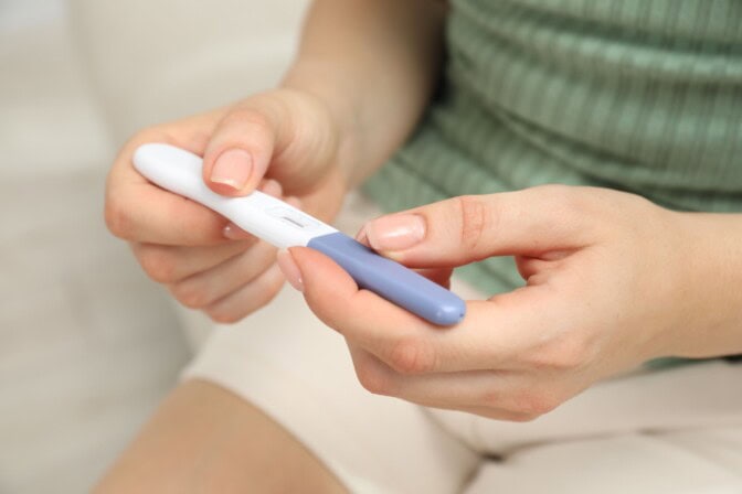 Ensimmäiset merkit raskaudesta – nämä moni huomaa jo ennen kuin testi näyttää plussaa