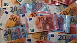 Eurosetelien ulkonäkö muuttuu – saammeko jatkossa ihastella suomalaissuunnittelijan upeita lintuja?