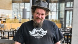 Ville Haapasalo julkaisi videon – ”Omaisuuteni mahtuu nyt eurolavalle”