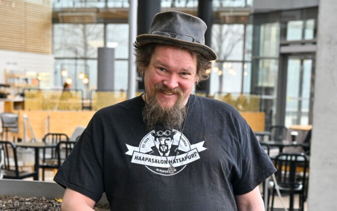 Ville Haapasalo julkaisi videon – ”Omaisuuteni mahtuu nyt eurolavalle”