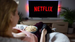 Netflix kallistuu jälleen – roima korotus astuu nyt voimaan