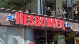 Hesburgerilta iso muutos: Suosittu ateria poistuu ja hintoja alennetaan