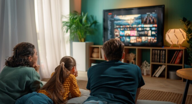 Tähän suoratoistopalveluun suomalaiset siirtyvät vauhdilla – Netflixin osuus laski