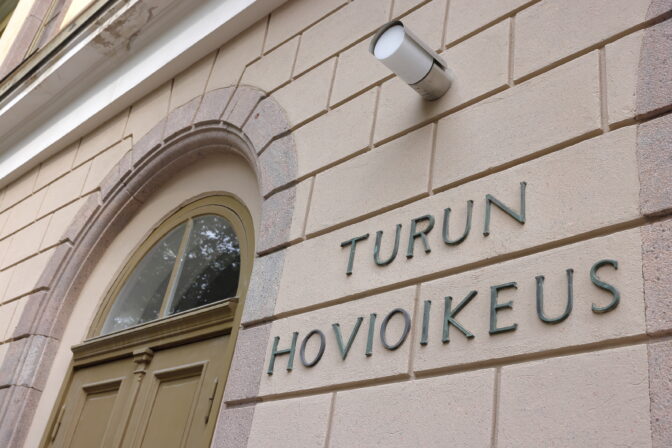 Lapsen kanssa avioituneen miehen tuomio koveni Turun hovioikeudessa