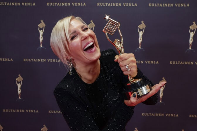 ”Soihdun vaihto” – Vappu Pimiä vei manttelinperijänsä Veronica Verhon illalliselle: kotiinlähtö venähti