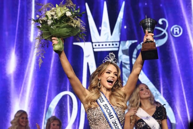 Kaikkien aikojen vanhin Miss Suomi on valittu – hän on Veera Grönlund